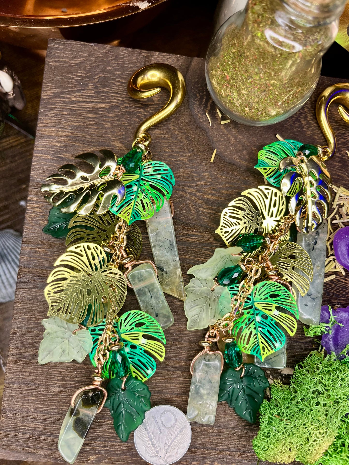Gaia’s Sisters Floral Leaf