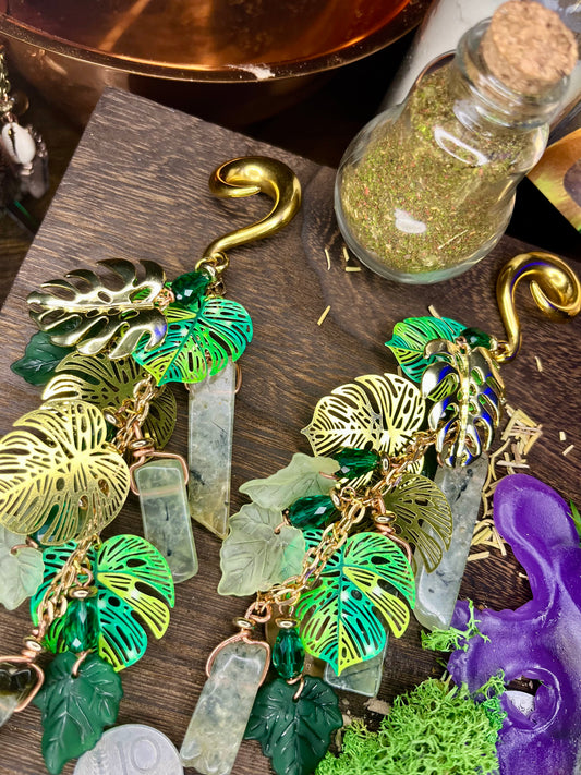 Gaia’s Sisters Floral Leaf