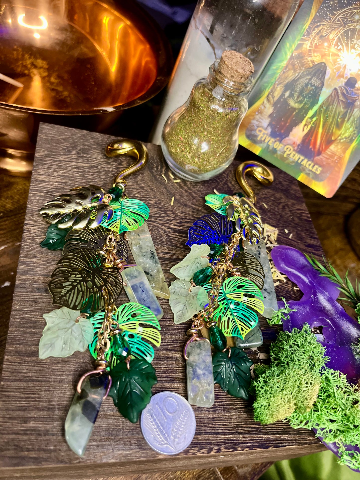 Gaia’s Sisters Floral Leaf
