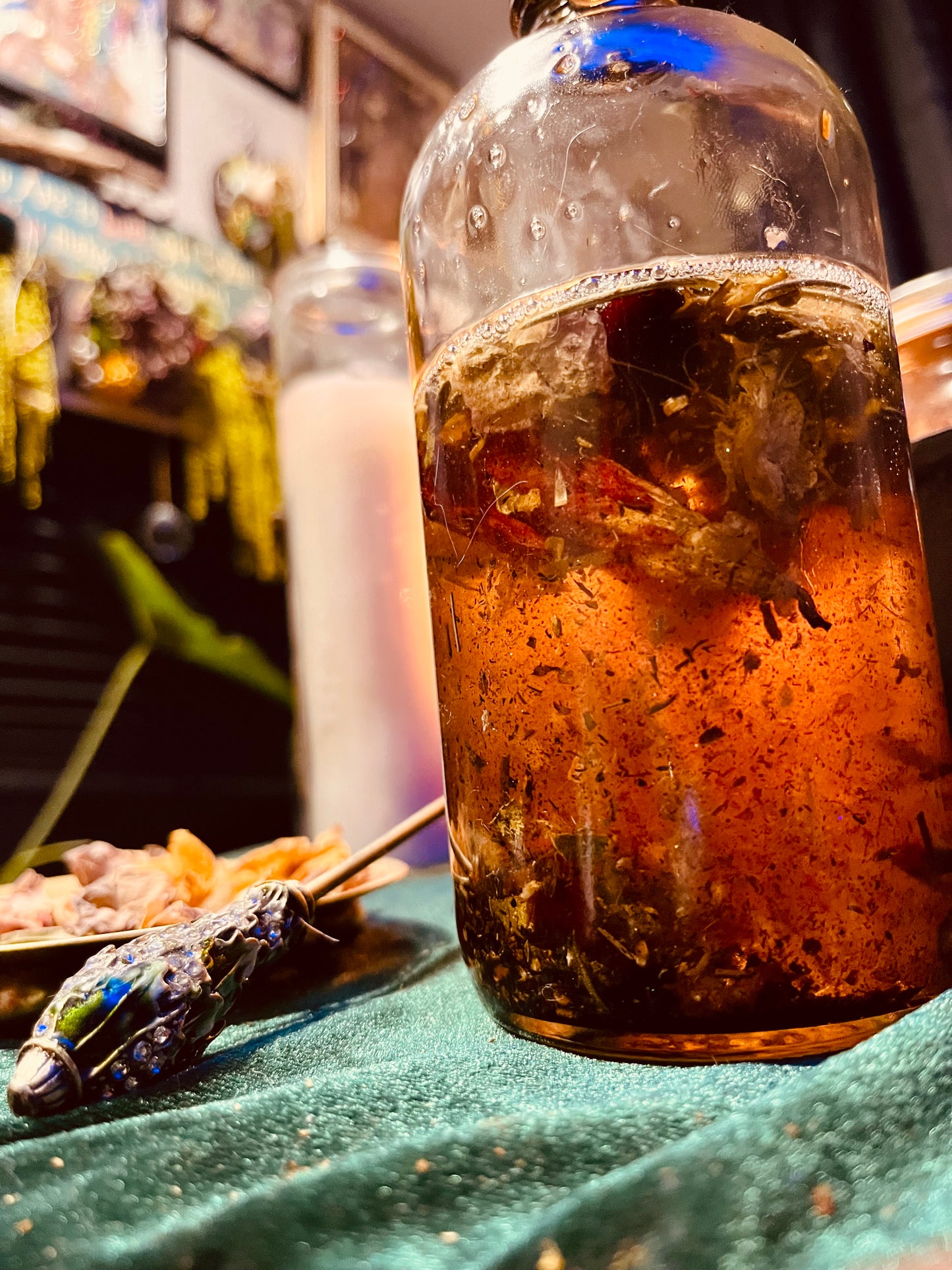 Herbal Oil of Earths Design